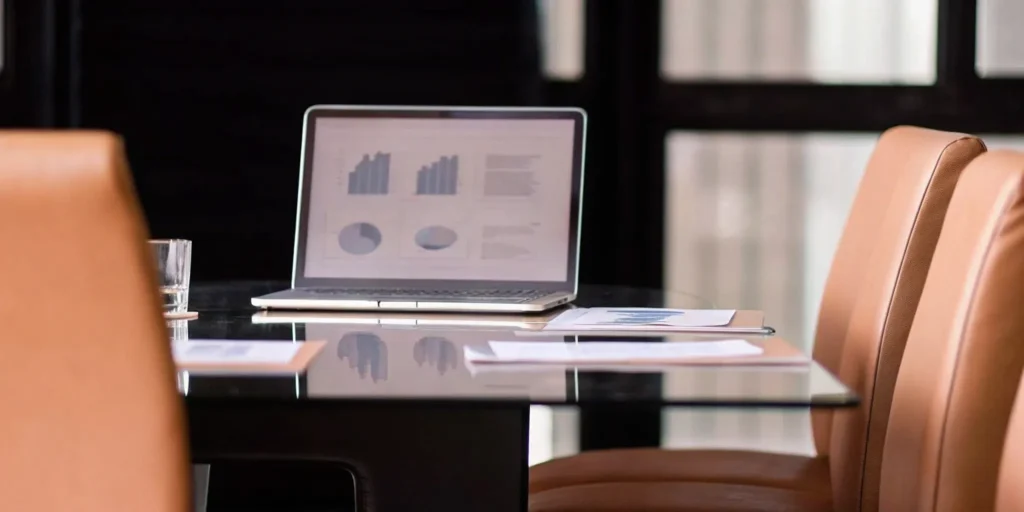 Laptop with data charts for building a successful real world evidence strategy.